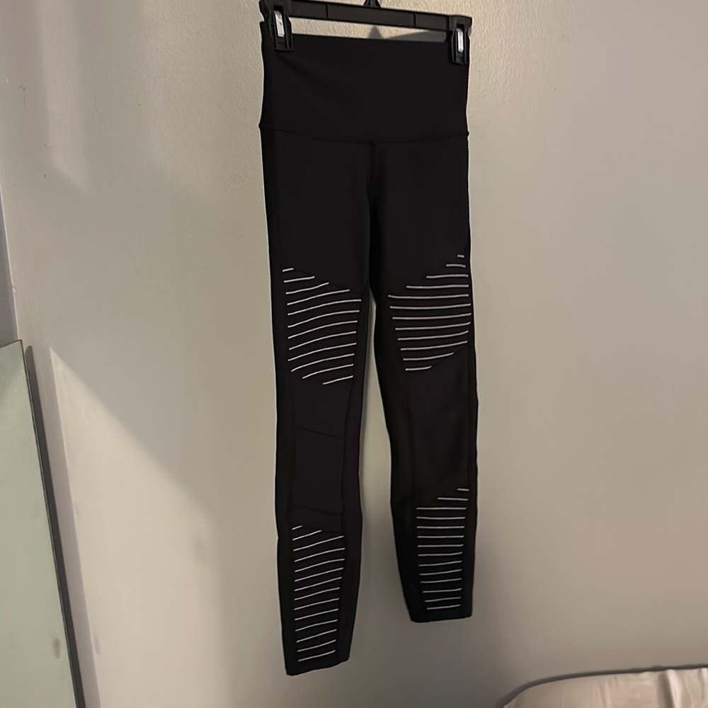 3/4 length Alo Moto legging